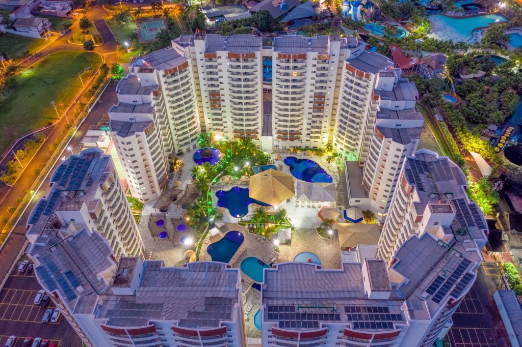 Fotógrafo de arquitetura especializado em interior design. Serviço de fotografia orientado para hotéis, restaurantes, espaços coworking, Airbnb, construtoras, imobiliárias, arquitetos e decoradores. As fotografias são utilizadas para criar um “sentimento” que nenhum texto/descrição ou qualquer outro elemento racional possa transmitir. Boas fotos podem fazer uma grande diferença a favor da sedução e atração dos seus clientes.